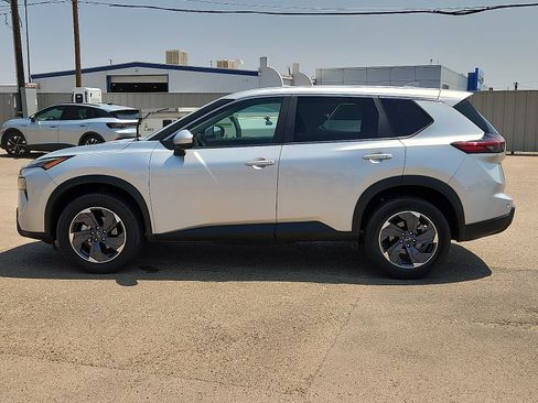 Used 2024 Nissan Rogue SV FWD image 2