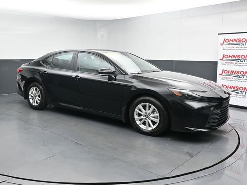 Used 2025 Toyota Camry LE FWD image 2
