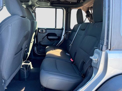 Used 2018 Jeep Wrangler Unlimited Sport S image 24