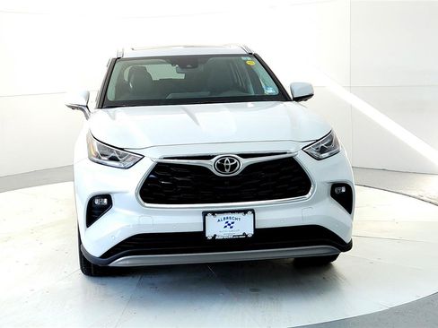 New 2026 Toyota Highlander Platinum image 8