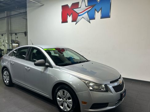 Used 2012 Chevrolet Cruze LS FWD image 2