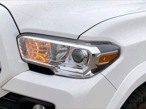 Used 2023 Toyota Tacoma SR5 RWD image 28