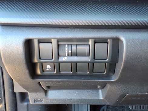 Used 2019 Subaru Crosstrek 2.0i w/ Eyesight System image 17