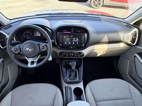 Used 2020 Kia Soul S image 11
