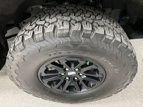 Used 2025 Ford F150 Raptor AWD/4WD image 16