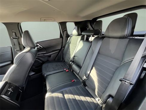 Used 2023 Mitsubishi Outlander SE image 29