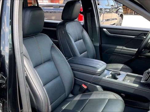 Used 2024 GMC Acadia Elevation AWD/4WD image 9