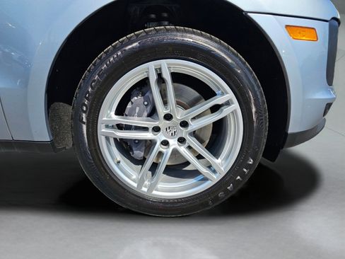 Used 2021 Porsche Macan Premium Pkg w/ Premium Package image 28