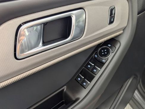 Used 2025 Ford Explorer Active image 16