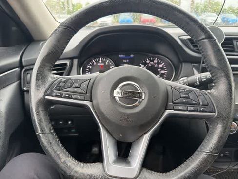 Used 2019 Nissan Rogue SV image 19