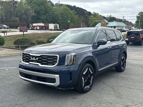 Used 2025 Kia Telluride S FWD image 3