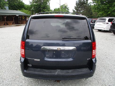 Used 2008 Chrysler Town & Country Limited w/ Entertainment Group #3 FWD image 4