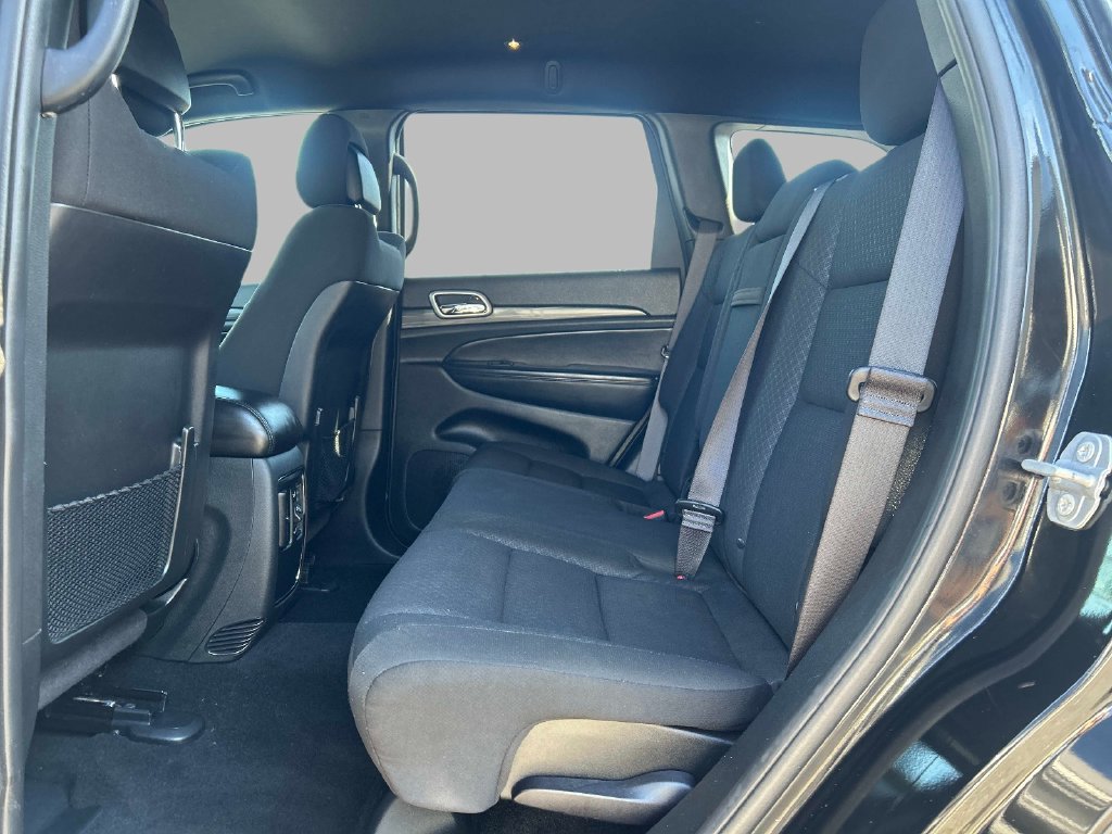 Used 2021 Jeep Grand Cherokee Laredo AWD/4WD image 17