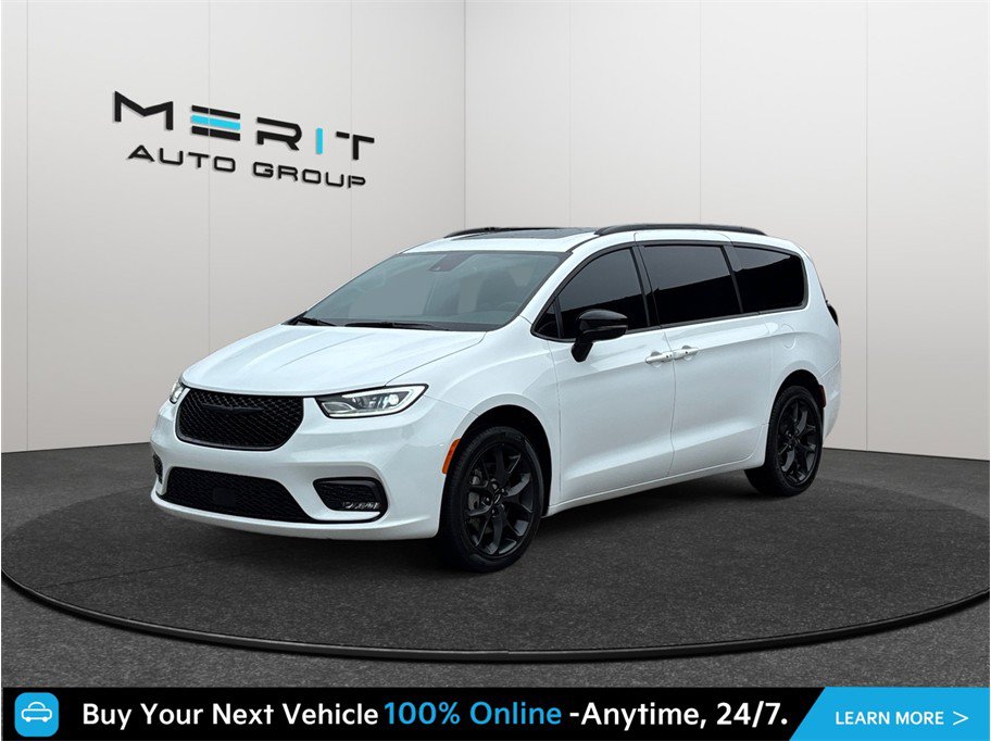 Used 2024 Chrysler Pacifica Limited w/ S Appearance Package AWD/4WD image 4