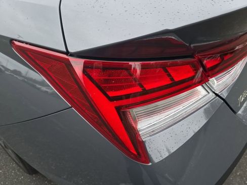 Certified 2024 Hyundai Elantra Limited image 47