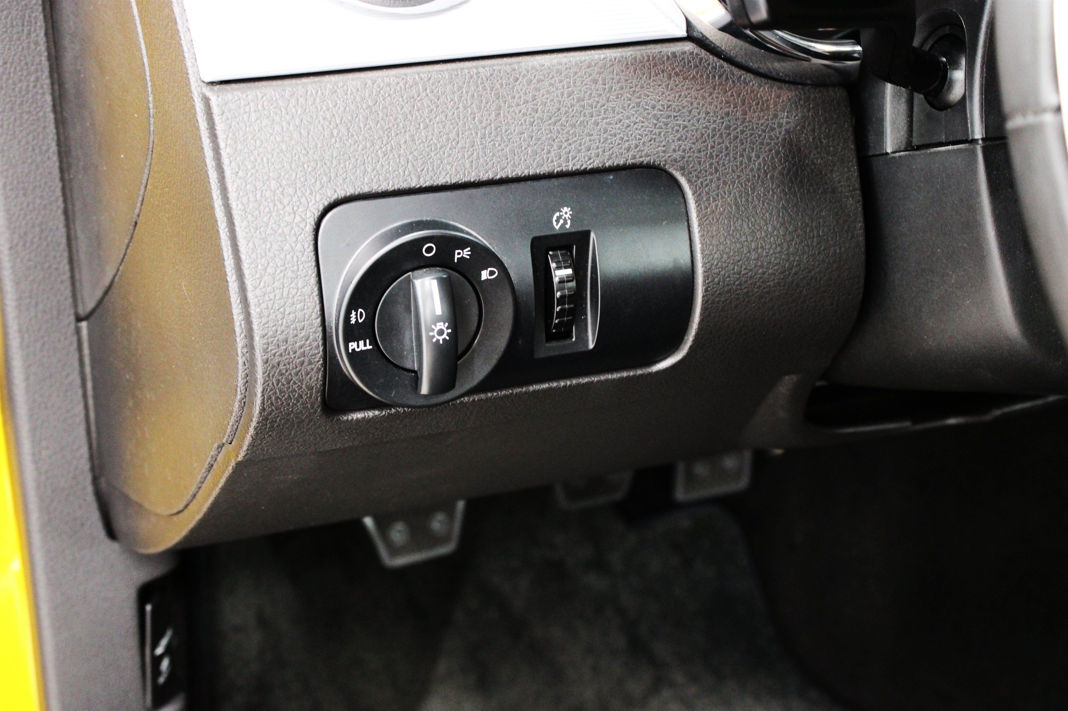 Used 2006 Ford Mustang GT RWD image 8