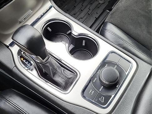 Used 2019 Jeep Grand Cherokee Altitude AWD/4WD image 28