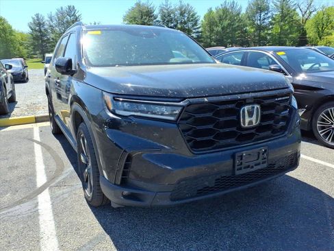 Certified 2025 Honda Pilot Black Edition image 10