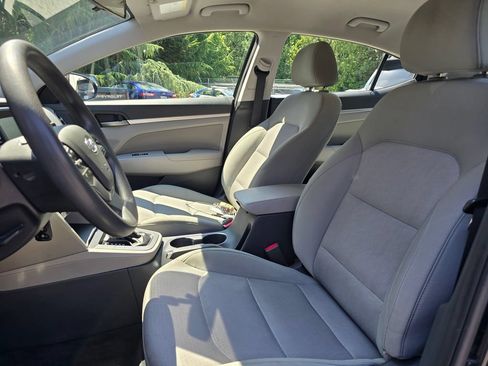 Used 2017 Hyundai Elantra SE FWD image 12