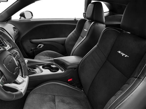 Used 2016 Dodge Challenger SRT w/ Technology Group image 9