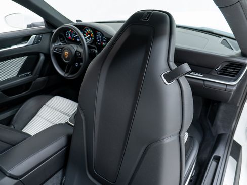 Certified 2024 Porsche 911 Carrera S RWD image 39