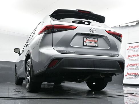 Used 2022 Toyota Highlander XLE image 32