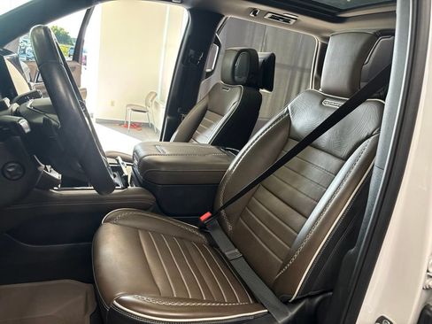 Used 2025 GMC Yukon Denali Ultimate w/ LPO, Floor Liner Package AWD/4WD image 33