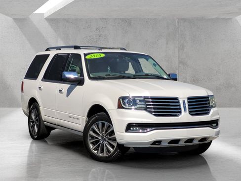 Used 2016 Lincoln Navigator Select RWD image 1
