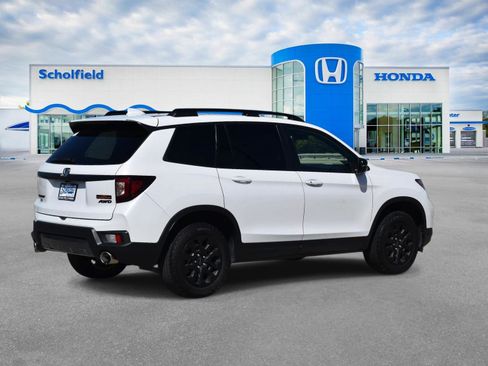 Used 2023 Honda Passport TrailSport image 3