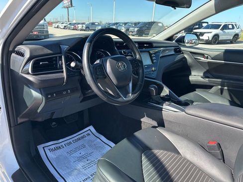 Used 2020 Toyota Camry SE image 12