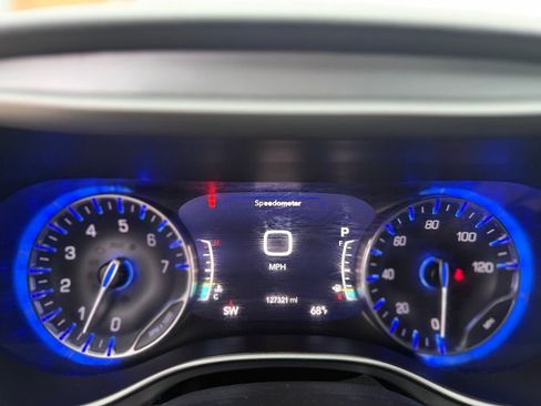 Used 2020 Chrysler Pacifica Touring-L w/ Advanced Safetytec Group FWD image 37
