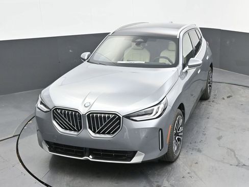 Used 2025 BMW X3 xDrive30i w/ Premium Package image 40