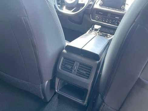 Used 2023 Nissan Rogue S FWD image 17