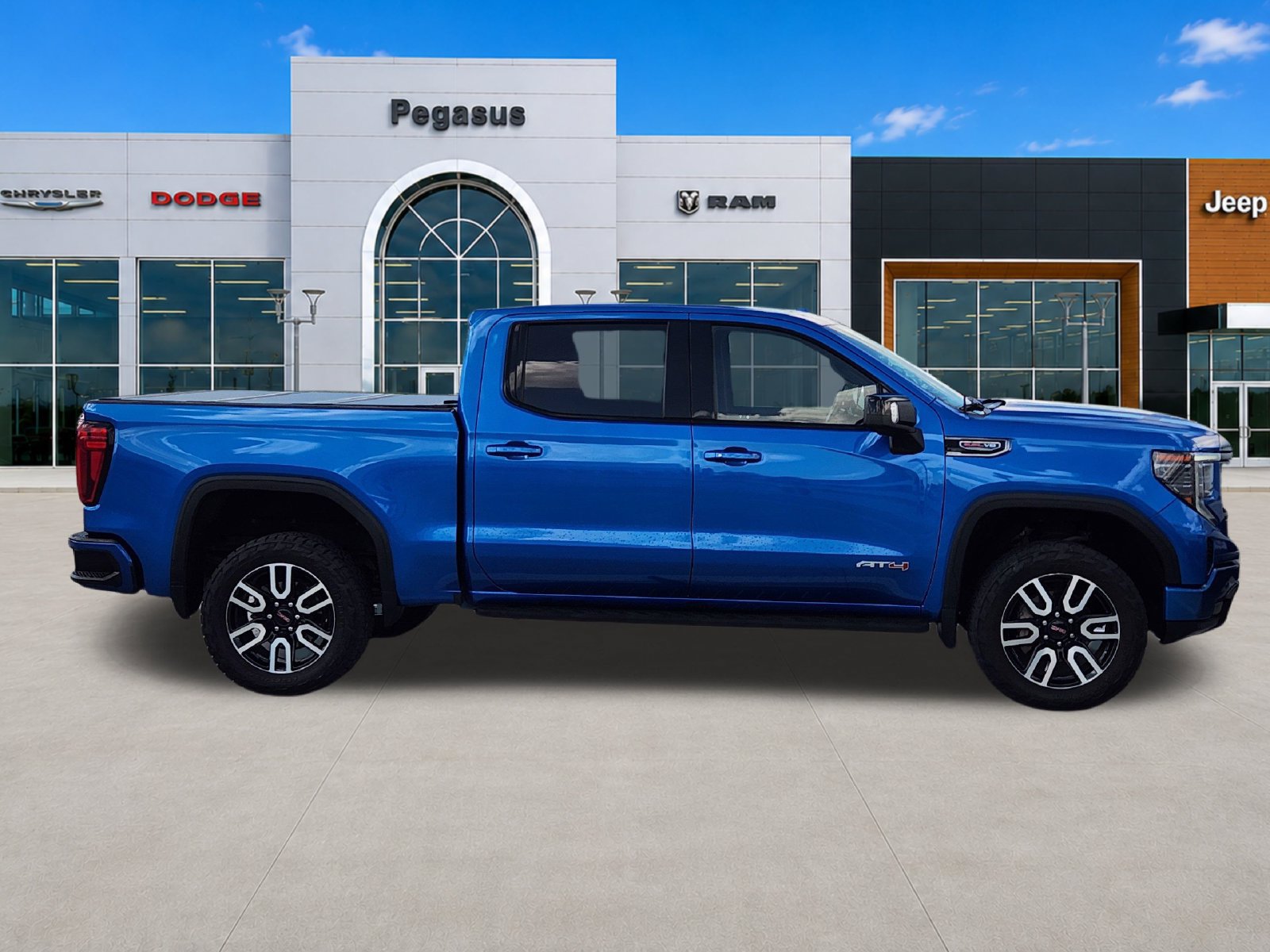 Used 2022 GMC Sierra 1500 AT4 w/ AT4 Premium Package AWD/4WD image 7