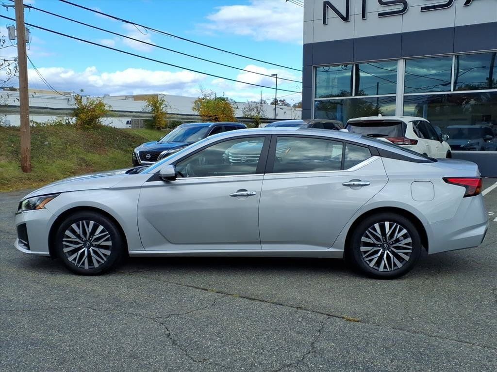 Used 2023 Nissan Altima 2.5 SV FWD image 8