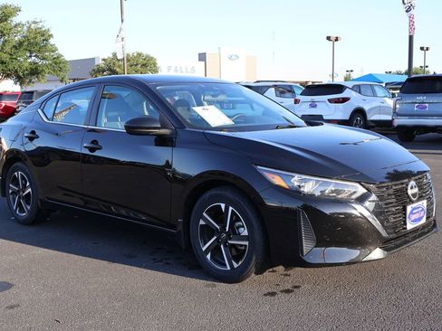 Used 2025 Nissan Sentra SV FWD image 9