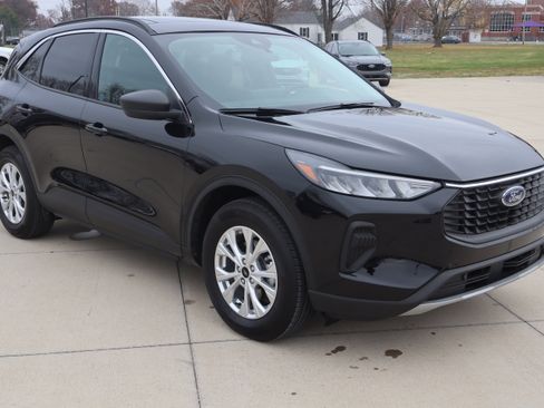 Used 2023 Ford Escape Active w/ Tech Pack #1 image 3