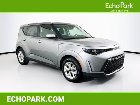Used 2025 Kia Soul LX w/ LX Technology Package FWD image 1