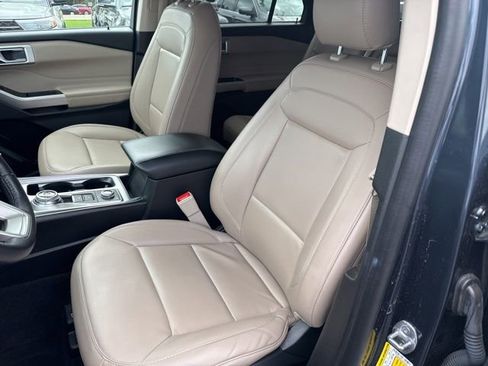 Certified 2022 Ford Explorer XLT w/ Equipment Group 202A AWD/4WD image 18