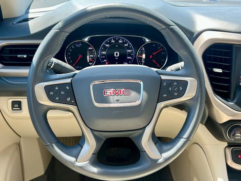 Used 2022 GMC Acadia Denali w/ Denali Technology Package FWD image 9