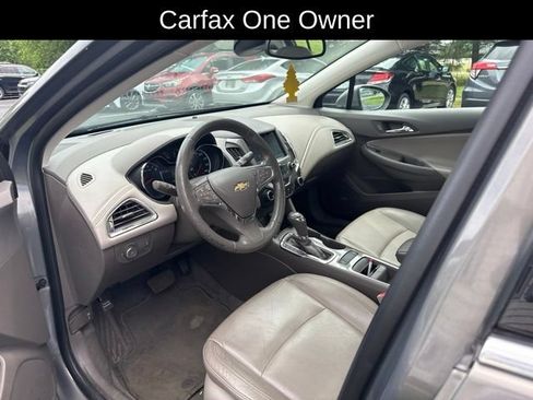 Used 2018 Chevrolet Cruze Premier FWD image 20