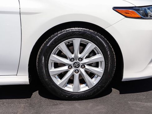 Used 2020 Toyota Camry LE FWD image 11