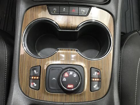 Certified 2023 GMC Acadia SLE w/ Driver Convenience Package image 32