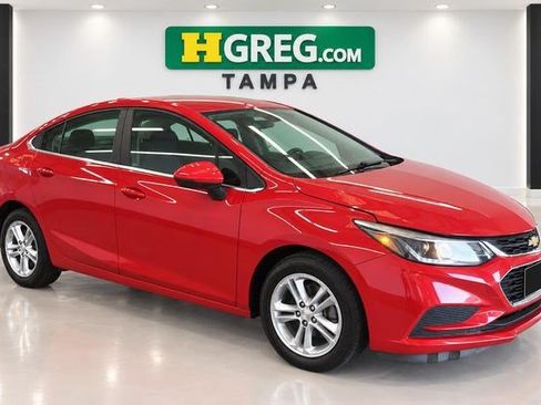 Used 2017 Chevrolet Cruze LT w/ Convenience Package FWD image 4