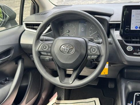 Used 2025 Toyota Corolla LE FWD image 18