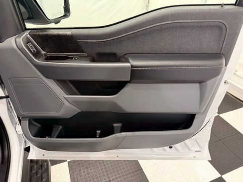 Used 2022 Ford F150 Lightning XLT image 23