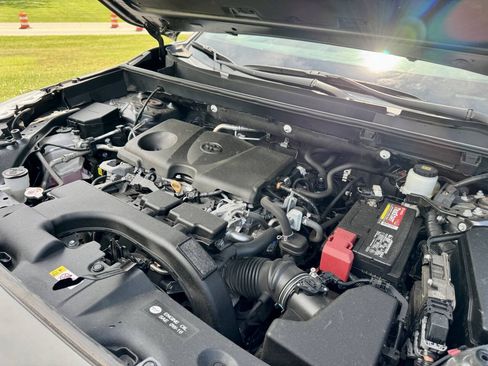 Used 2020 Toyota RAV4 XLE AWD/4WD image 37
