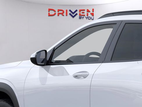 New 2026 Chevrolet Trax LT w/ Driver Confidence Package image 12