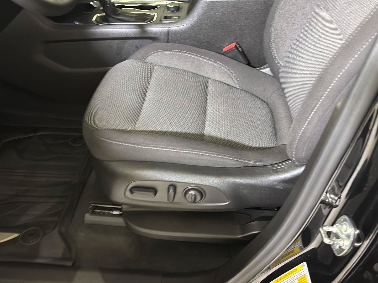Used 2023 Chevrolet Traverse LT FWD image 13
