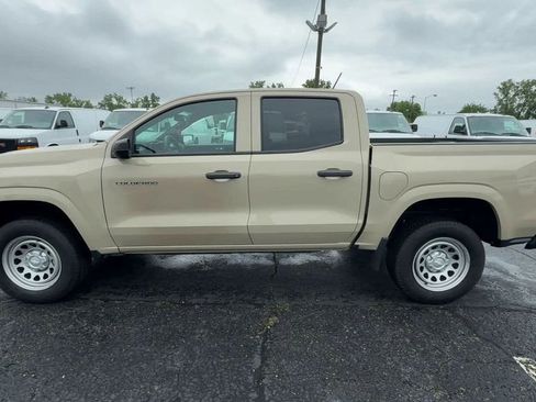 Used 2024 Chevrolet Colorado W/T RWD image 5